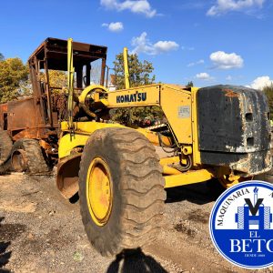 MOTONIVELADORA KOMATSU MODELO GD675 PARA DESARME